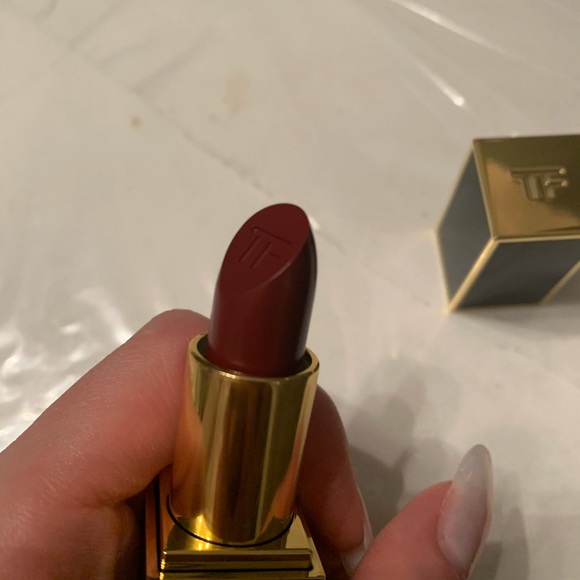 - Tom Ford Velvet Cherry Lipstick 08 - Picture 4 of 4